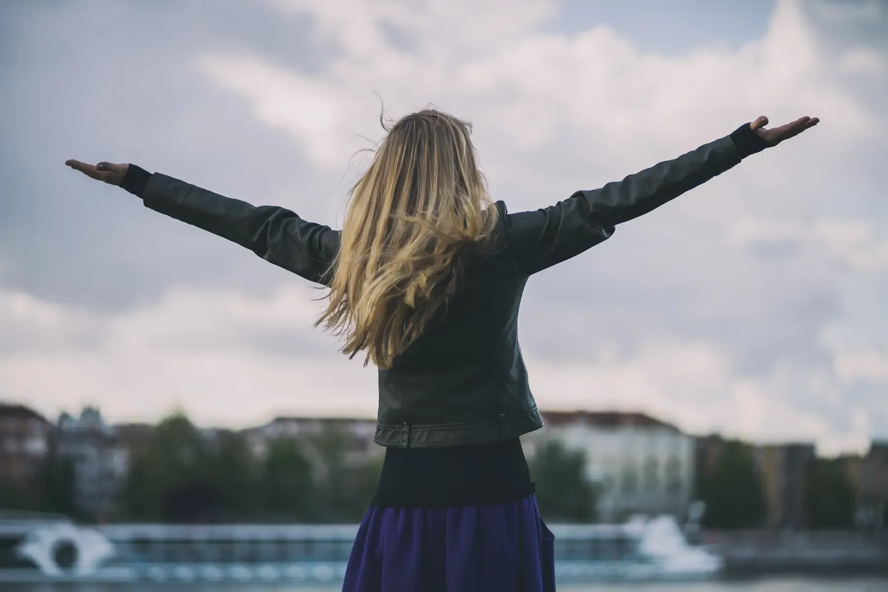 Visualizza la Tua Esperienza Senza Pensieri Visualizza la Tua Esperienza Senza Pensieri